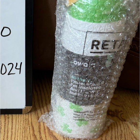 BNWT 32oz Color Drop Owala “Clover The Rainbow” LIMITED EDITION Free Sip - Picture 1 of 3